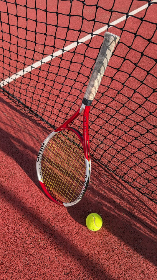 Book a tennis court located at Château des Tourtes and taste amazing dealcoholised French wines called TIP TOP (Val de Livenne, France)